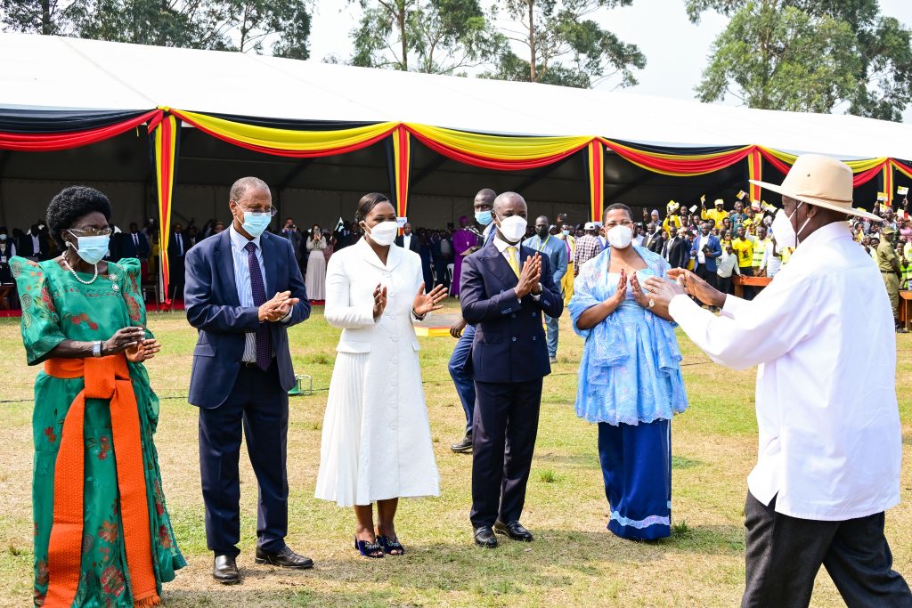 President Museveni waves to Speaker Among, Deputy Speaker Tayebwa former PMs Mbabazi and Rugunda as he arrives for a rally in Ruhinda North, Mitooma for Mzee Daudi Bangirana and Hon Tayebwa's  Thanksgiving 