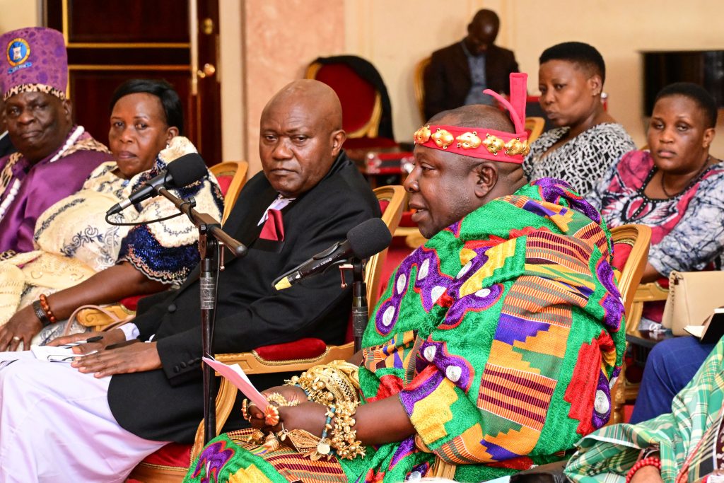 King Torgbui Adzonugaga R from Ghana speaking during a meeting with President Museveni as Umukuka Mudoma and other kings and cultural leaders look on PPU Photo