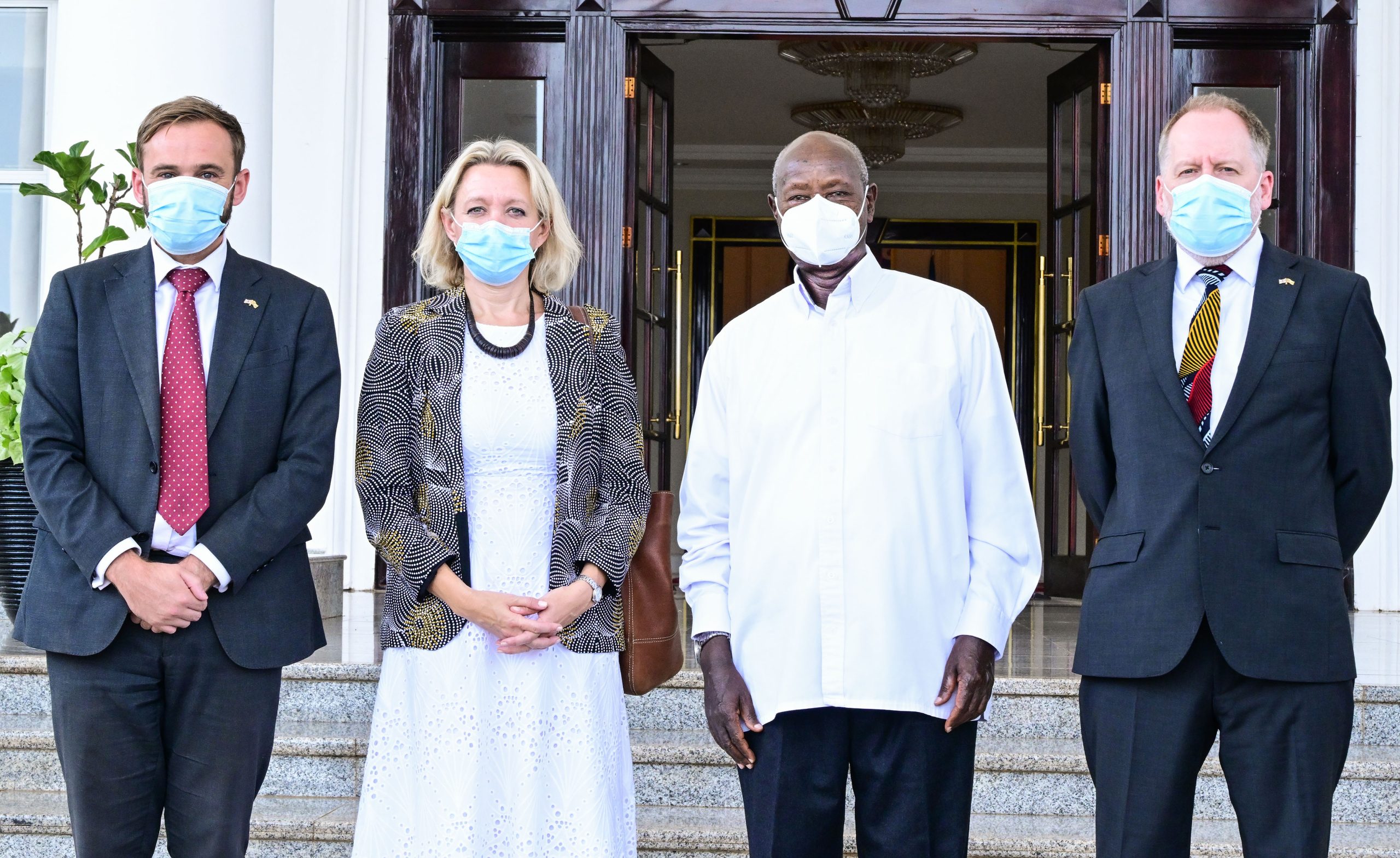 Outgoing British High Commissioner to Uganda Kate Airey (2nd L) and her delegation pose for a photo with President Museveni after a meeting at State House Entebbe on Wednesday. Airy bid farwell to President Museveni