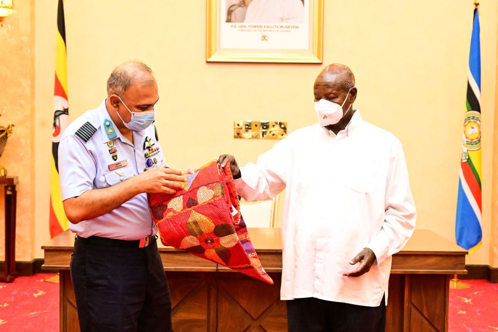 Group Captain from Bangaladesh National Defence College Hasani Mahmud presents gifts to President Museveni after an opportunity lecture at State House Entebbe on Wednesday. PPU Photo