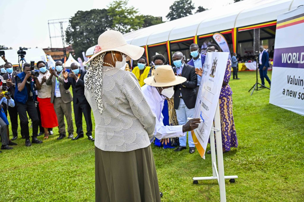 President Yoweri Kaguta Museveni signs a dummy cheque as the First Lady/ Ministry of Education and Sports Janet Kataha Museveni looks on, the President was fulfilling his pledge to Uganda Professional Science Teachers’ Union Member’s’ SACCO, Uganda Private Teachers’ Labour Union SACCO and Uganda Liberal Teacher’s Union Members’ SACCO this was during the World Teacher’s Day Celebrations at Lugogo, Kampala on the 19th October 2024. Photos by PPU/Tony Rujuta.