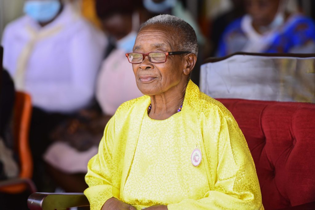 President Museveni and Mama Janet in Mityana hand over house and car to Veteran Nakampi