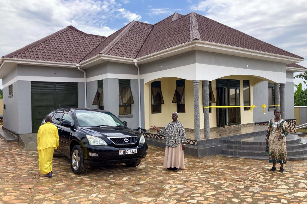 President Museveni and Mama Janet in Mityana hand over house and car to Veteran Nakampi