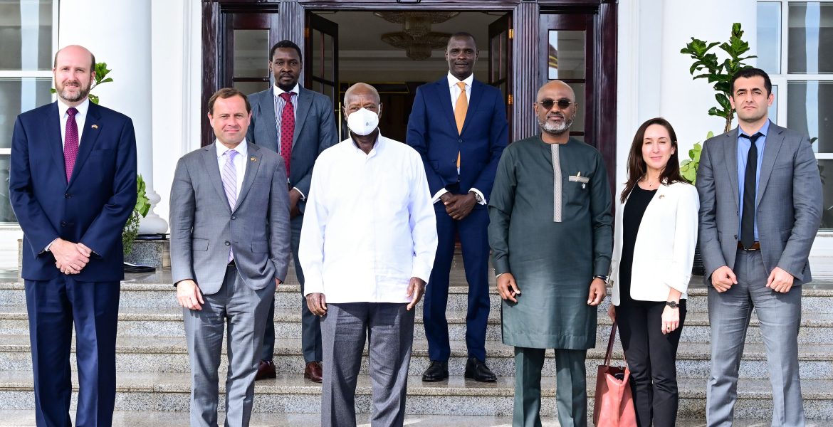 President Museveni C poses for a photo with US special envoy on the Sudan Tom Periello 2nd L and his delegation after a meeting at State House Entebbe on Monday. L is US ambassador to Uganda William Popp.