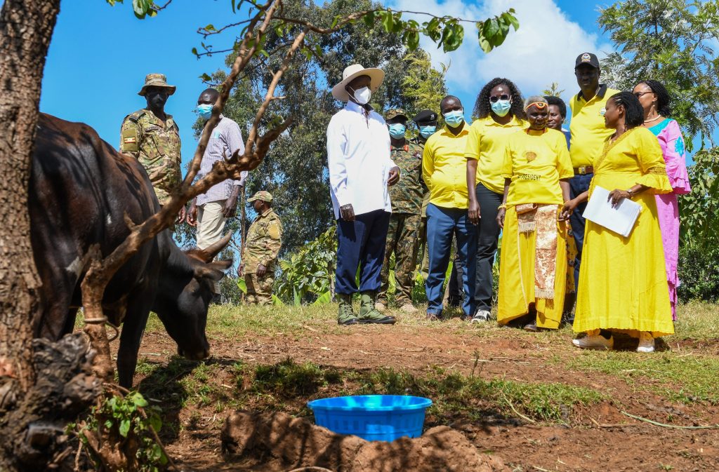 HE Yoweri Museveni During the tour of Kokos Farm - family photo