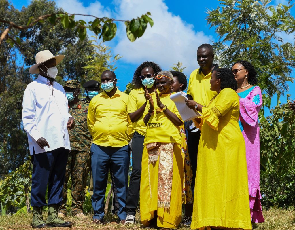 HE Yoweri Museveni During the tour of Kokos Farm - family photo