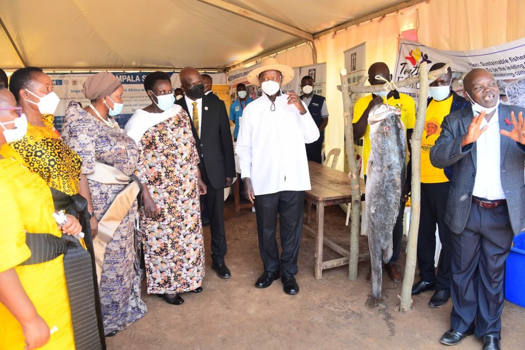 President Museveni On World AIDS Day commemoration held at Bukungu Primary School, Bukungu Town Council, Buyende District