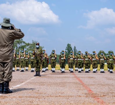 President Museveni Passes Out 627 Company Commanders And Armour Crew Officers At Mechanized Warfare College - Kalama