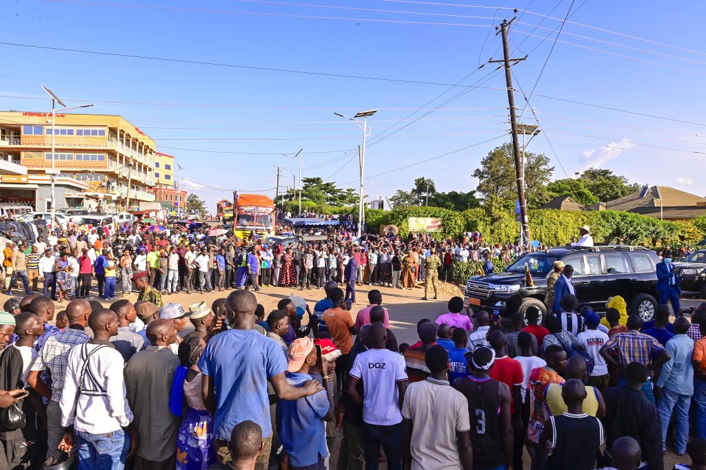 President Museveni made an impromptu stop in Mbarara City on his way from Isingiro - 28th Dec 2024