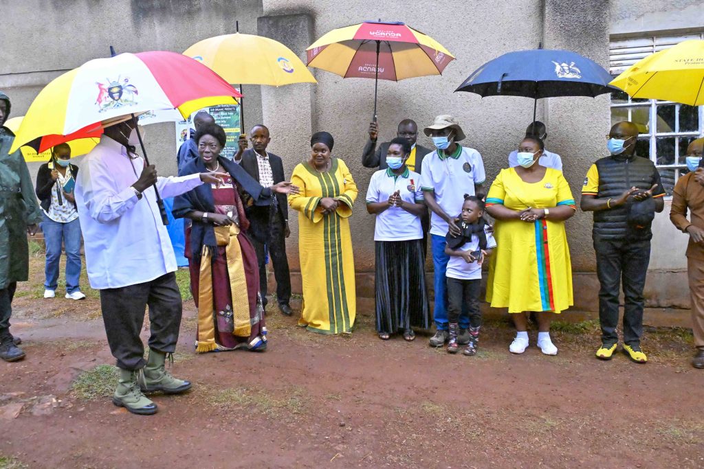 President Yoweri Kaguta Museveni being welcomed  when he visited Kazibwe Michael a PDM model farmer at Kazibwe Family Mixed Farm in Namazala LC 1 Village, Busede Sub-County, Butembe County, Jinja District, this was during the Presidential Zonal Tour for Busoga Sub-region on the 22nd January 2024. Photos by PPU/Tony Rujuta.