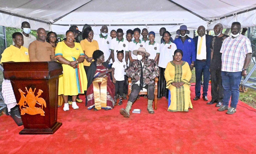 President Yoweri Kaguta Museveni in a group photo with political leaders and the family of Kazibwe Michael a PDM model farmer at Kazibwe Family Mixed Farm in Namazala LC 1 Village, Busede Sub-County, Butembe County, Jinja District, this was during the Presidential Zonal Tour for Busoga Sub-region on the 22nd January 2024. Photos by PPU/Tony Rujuta.