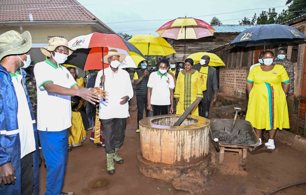 President Yoweri Kaguta Museveni with the guidance of Kazibwe Michael a PDM model farmer admires Bio gas project at Kazibwe Family Mixed Farm in Namazala LC 1 Village, Busede Sub-County, Butembe County, Jinja District, this was during the Presidential Zonal Tour for Busoga Sub-region on the 22nd January 2024. Photos by PPU/Tony Rujuta.