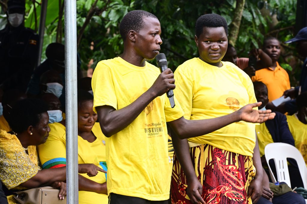 One of Luuka districts PDM beneficiary Eliot Mukasa and his wife addressing their guests during President Musevenis visit to his passion fruit garden in Nawampiti on Wednesday PPU Photo