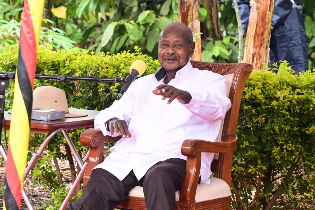 President Museveni talks to the people of Nawampiti during his PDM accessment tour Eliot Mukasas passion fruit garden in Nawampiti Luuka district on Wednesday PPU Photo