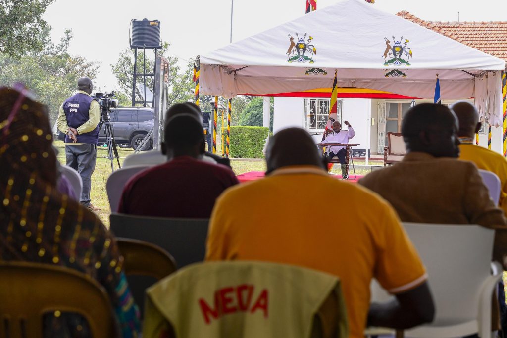 PDM TOUR - President Museveni interacts with Journalists of Lango sub-region - at Baralegi state lodge