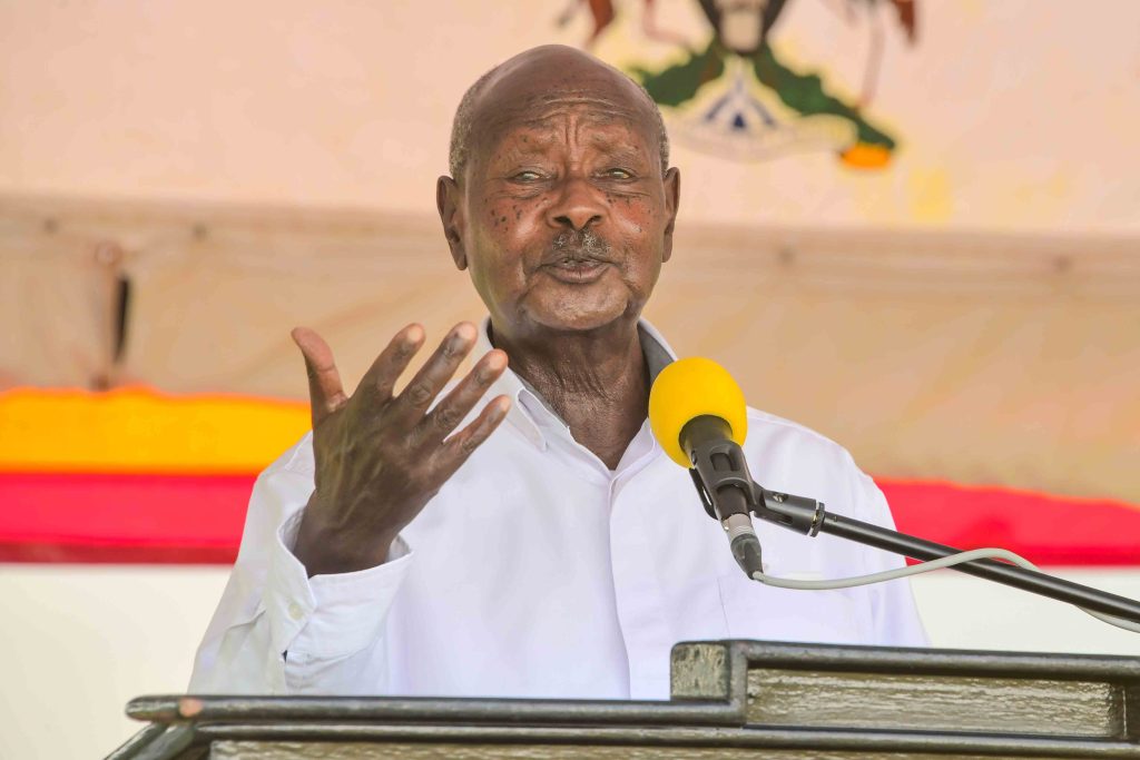 President Museveni addressing leaders from the Lango subregion at Ikwera Boma play ground in Aduku town council Kwania district