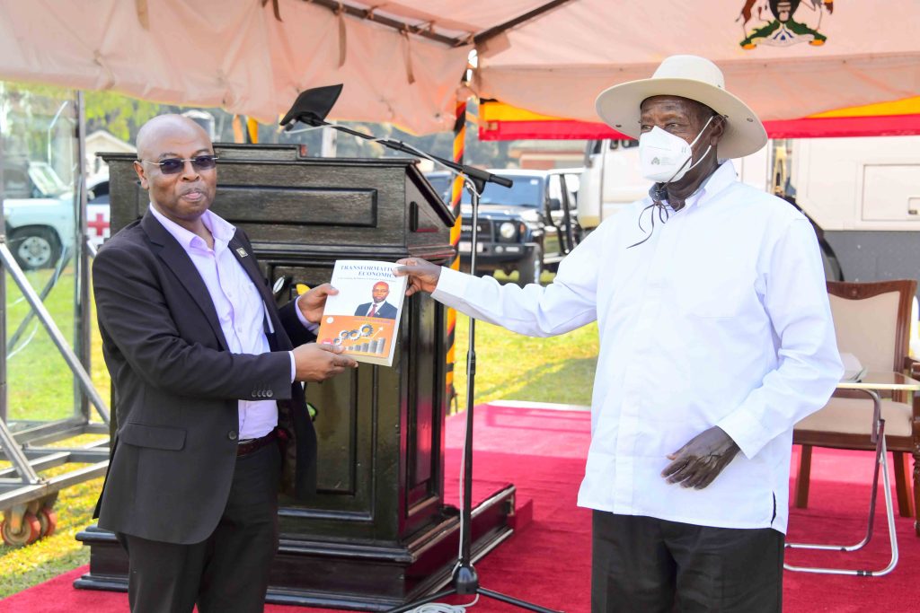 President Museveni addressing leaders from the Lango subregion at Ikwera Boma play ground in Aduku town council Kwania district