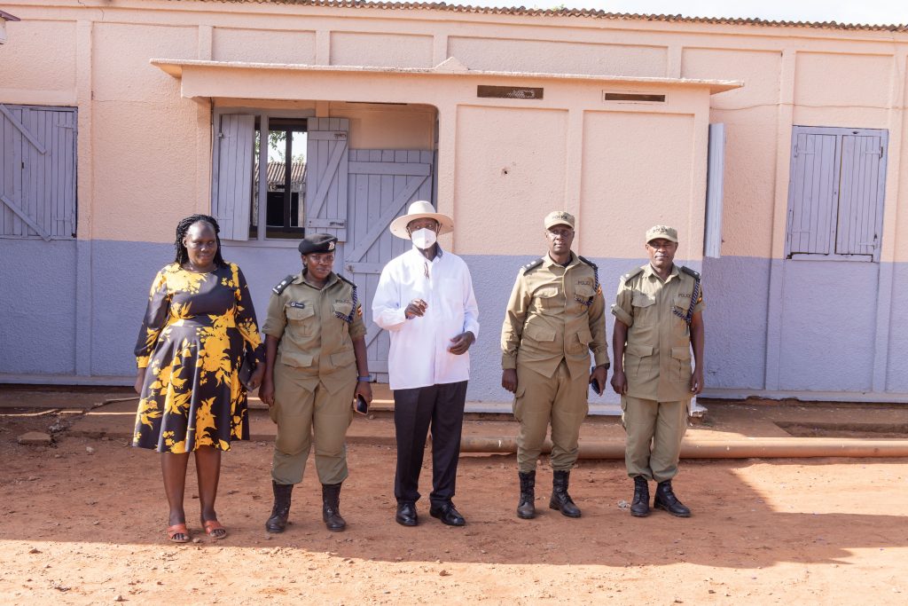 PDM TOUR - Bunyoro sub region - President Museveni visits Isunga subcounty Police post