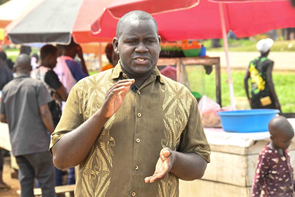 3- Kakooge Chapati Operators receiving business booster package from M7 - State House Uganda President Yoweri Kaguta Museveni extends financial support to roadside market vendors in Luwero and Nakasongola Districts. 29-May-2025