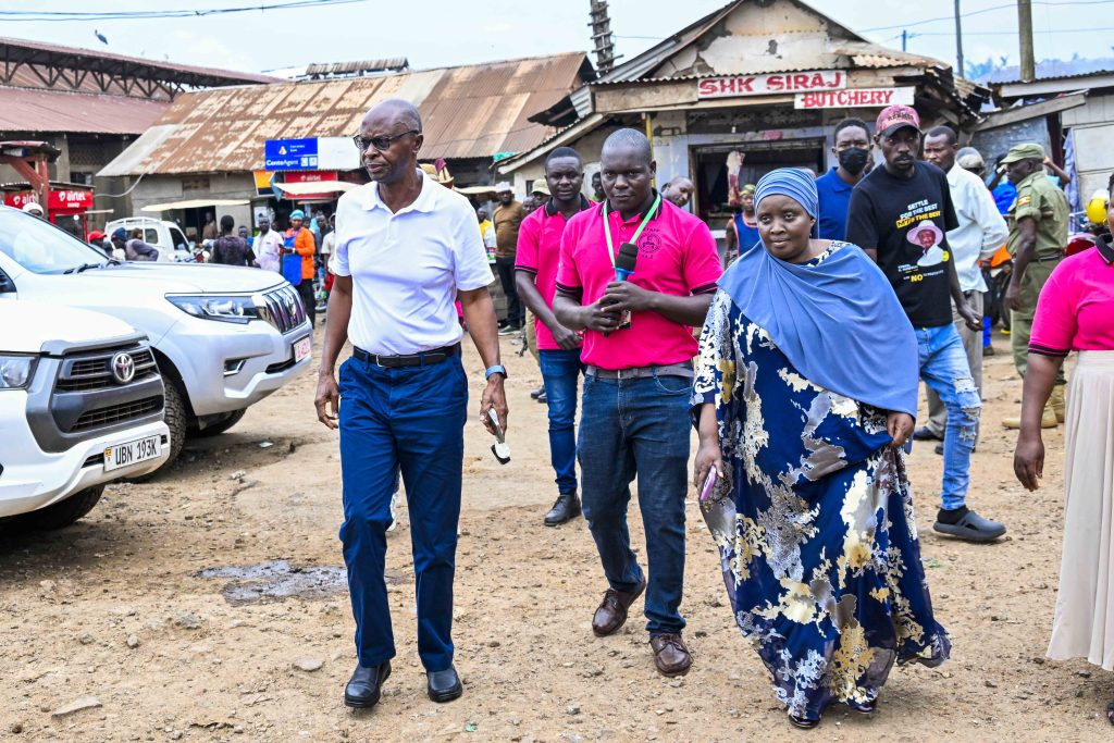 President Musevni gives financial support to Akaserengeto Saving Group in Kalerwe - 29-Jun-2025