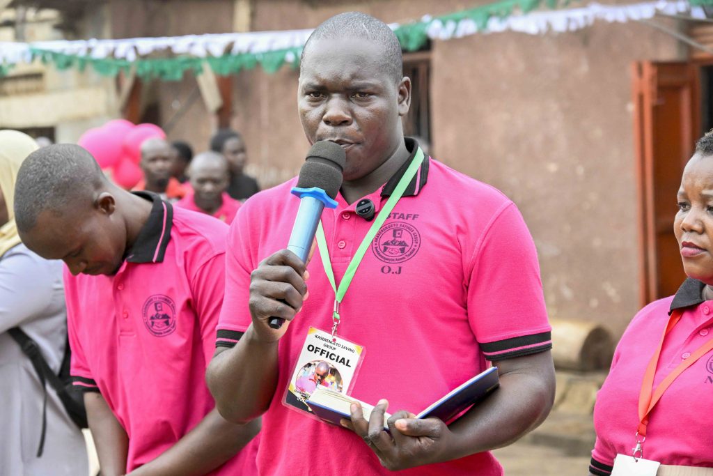 President Musevni gives financial support to Akaserengeto Saving Group in Kalerwe - 29-Jun-2025