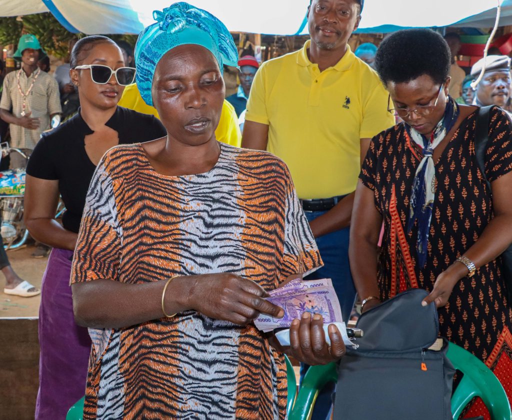 President Museveni Extends Business Booster Package To 605 Mbarara Roadside Market Vendors – 29-Jul-2025