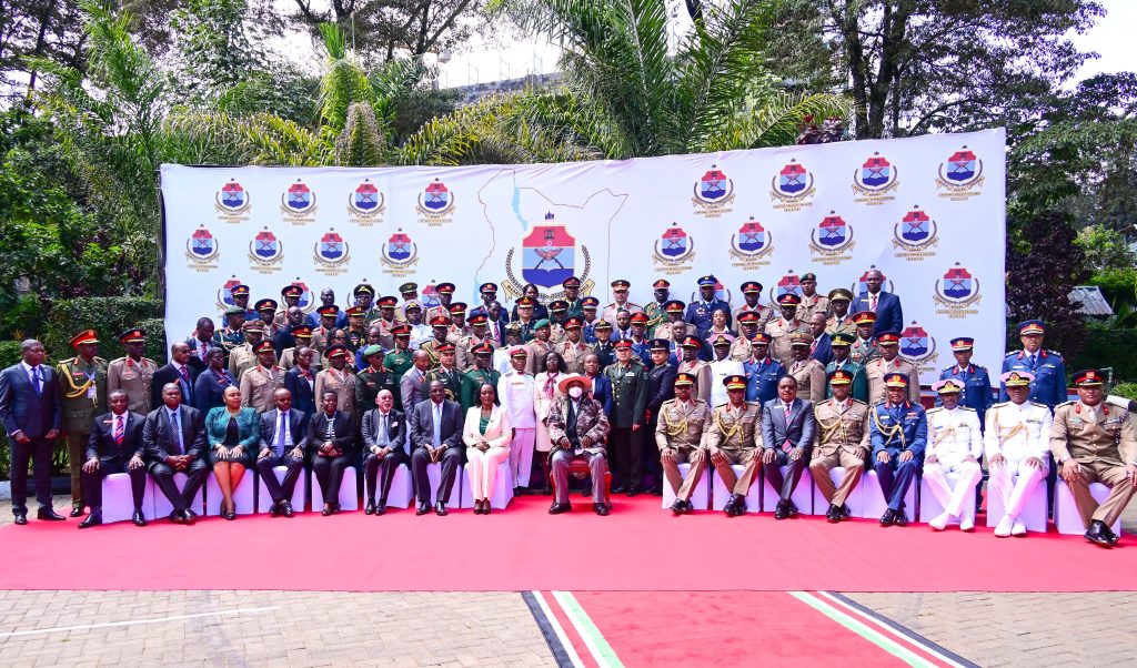 President Museveni (C) poses for a photo with officers at the National Defence College of Kenya in Nairobi shortly after delivering a lecture of opportunity to them on 31st July 2025. PPU Photo