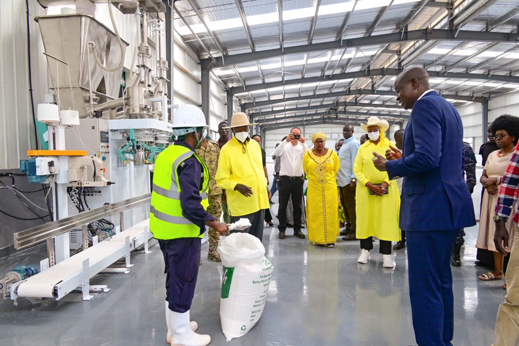 President Museveni views samples of starch being manufactured by Starch plant in Namasagali as the propriator Dr. Mathias Magoola (R), founder of Dei BioPharma - 20-Nov-2025
