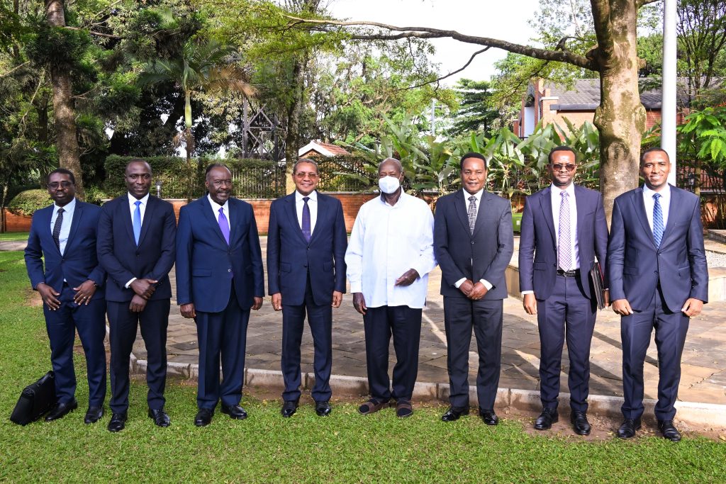President Museveni poses for a photo with former Tanzania President Jakaya Kikwete (on his R) and his delegation after a meeting at Nakasero on 07-Apr-2026. PPU Photo